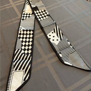 Black and White Patterned Scarf NWT